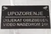 Upozorenje - objekat pod video nadzorom, akrilni znak, crna mat/srebro kombinacija boja