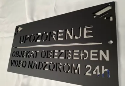 Upozorenje - objekat pod video nadzorom, akrilni znak, crna mat/srebro kombinacija boja