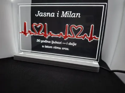 Personalizovana LED lampa sa natpisom, osvetljena u mraku, idealan poklon za godišnjicu braka ili veze