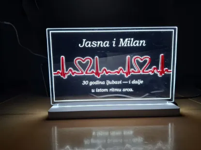 Personalizovana LED lampa sa natpisom, osvetljena u mraku, idealan poklon za godišnjicu braka ili veze