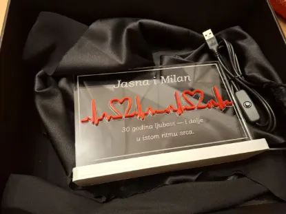 Personalizovana LED lampa sa natpisom, osvetljena u mraku, idealan poklon za godišnjicu braka ili veze