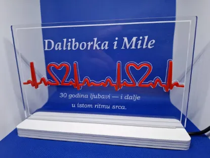 Personalizovana LED lampa sa natpisom, osvetljena u mraku, idealan poklon za godišnjicu braka ili veze