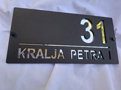 Akrilni kućni broj u crna mat/srebro kombinaciji boja