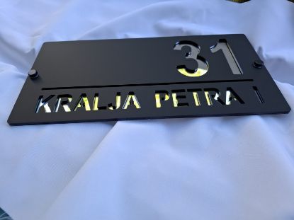 Akrilni kućni broj u crna mat/srebro kombinaciji boja