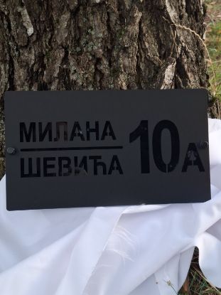 Akrilni kućni broj u crna mat/crna kombinaciji boja