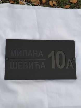 Akrilni kućni broj u crna mat/crna kombinaciji boja