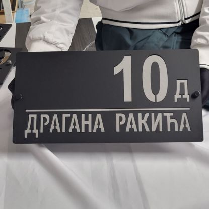 Broj za kuću u crna mat/srebro kombinaciji boja