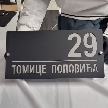 Broj za kuću u crna mat/srebro kombinaciji boja