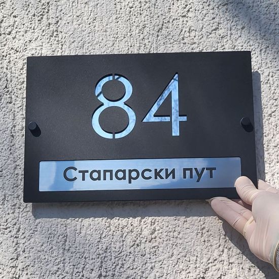 tabla sa ulicom i brojem