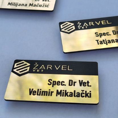 Pločice sa imenima za zaposlene