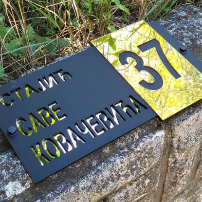 Broj za kuću sa nazivom ulice i prezimenom